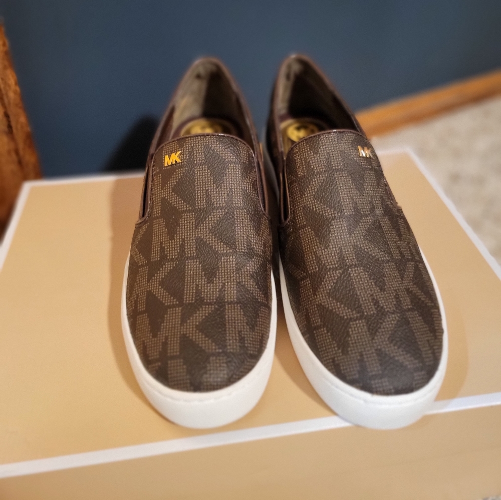 NIB Michael Kors Keaton Sneaker, Size 7